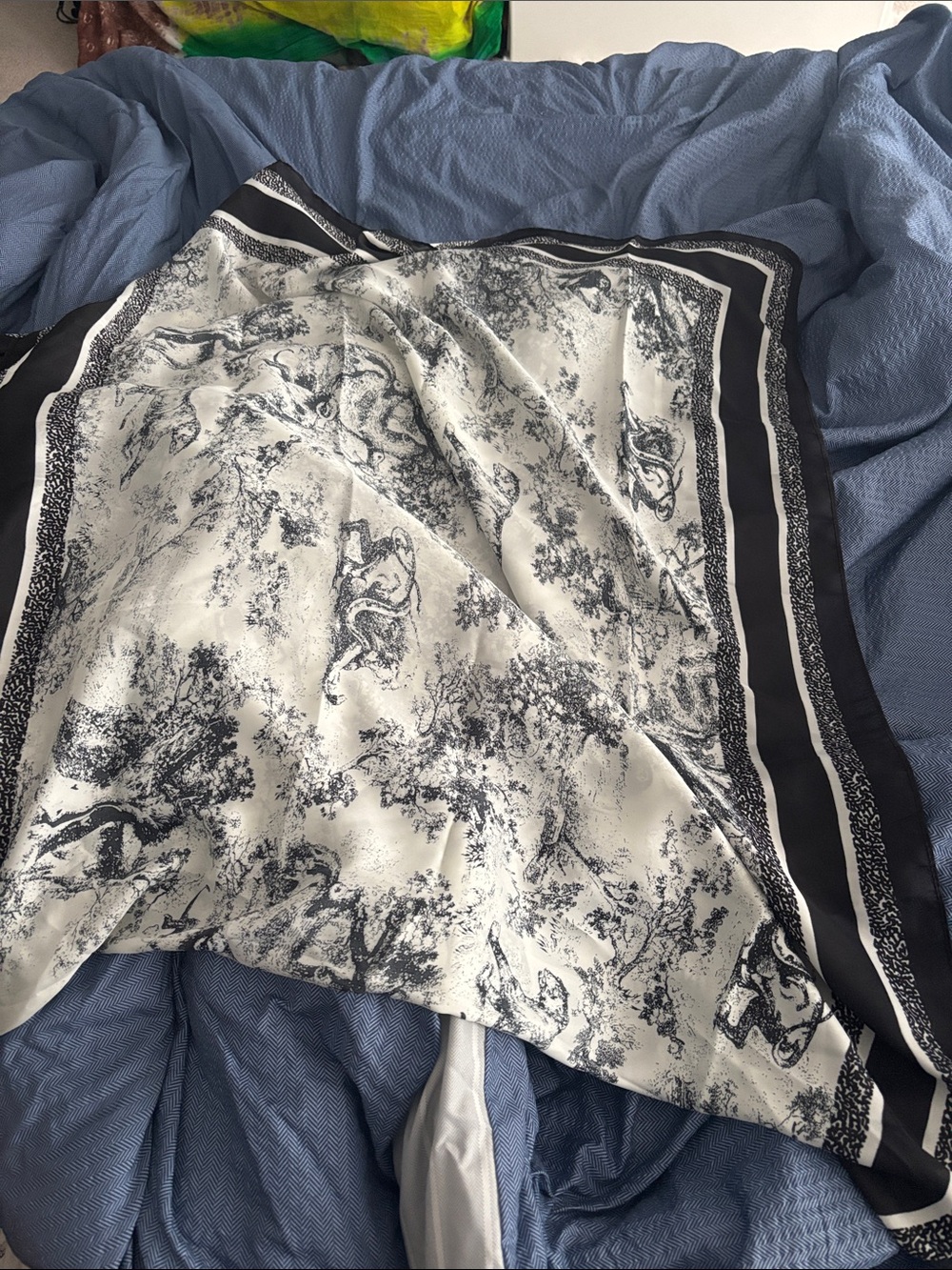 Classic Black & White Toile Print unbranded vintage style byoversized satin scar